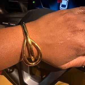 Elegant Gold Bracelet